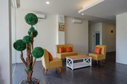 Hotel Reddoorz Plus Near Solo Baru