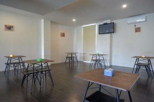 Hotel Reddoorz Plus Near Solo Baru