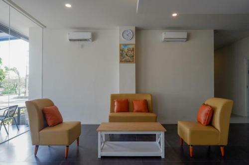 Hotel Reddoorz Plus Near Solo Baru