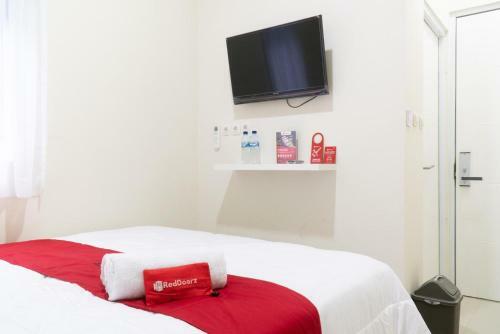 Hotel Reddoorz @ Garden Boulevard Citra Raya Tangerang