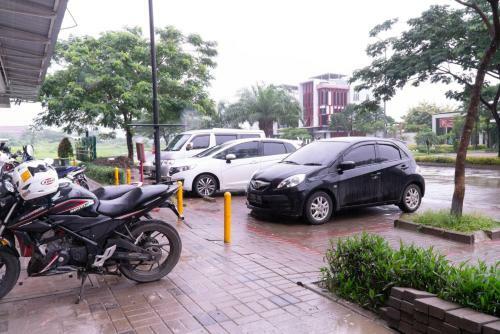 Hotel Reddoorz @ Garden Boulevard Citra Raya Tangerang