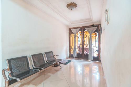 Hotel Oyo 2765 Mulia Raja Kost