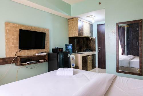 Minimalist Studio At Serpong Greenview Apartment By Travelio