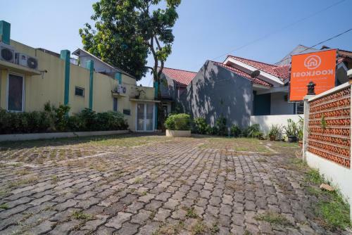 Hostal Koolkost Syariah Near Stasiun Rawa Buntu (Minimum Stay 6 Nights)