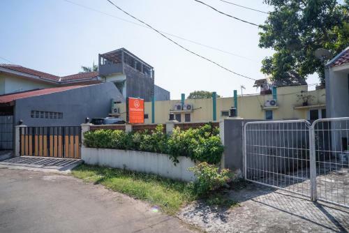 Hostal Koolkost Syariah Near Stasiun Rawa Buntu (Minimum Stay 6 Nights)