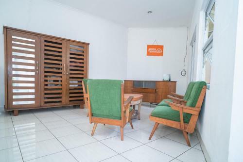 Hostal Koolkost Syariah Near Stasiun Rawa Buntu (Minimum Stay 6 Nights)