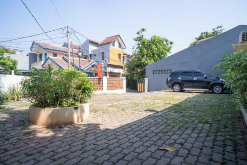 Hostal Koolkost Syariah Near Stasiun Rawa Buntu (Minimum Stay 6 Nights)