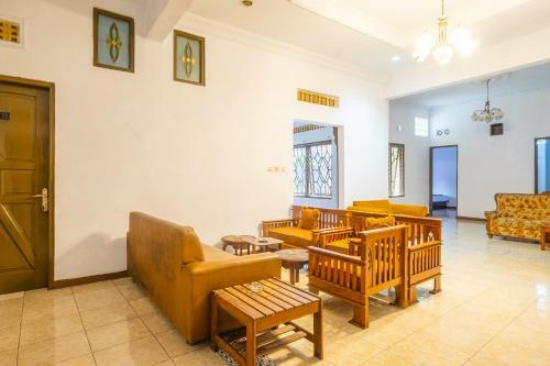 Oyo 2395 Hotel Aden 2 Syariah
