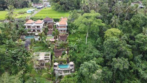Hostal Bayu House And Villas