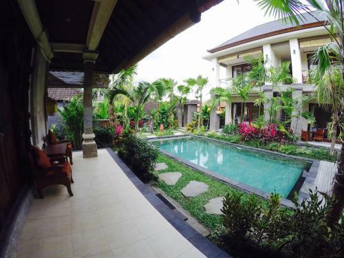 Hostal Cahyatika House & Spa
