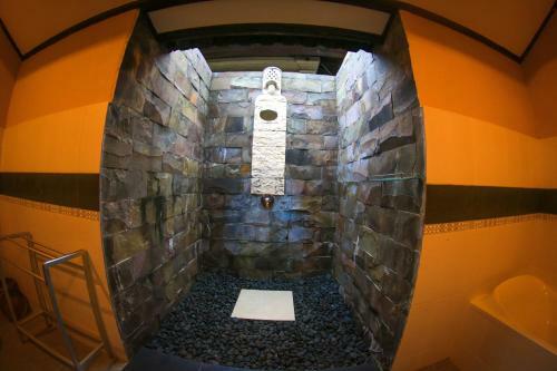 Hostal Cahyatika House & Spa