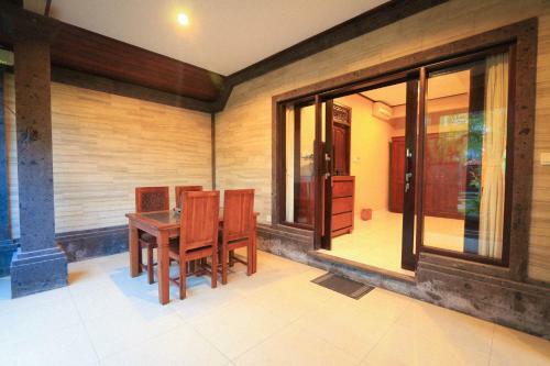 Hostal Cahyatika House & Spa