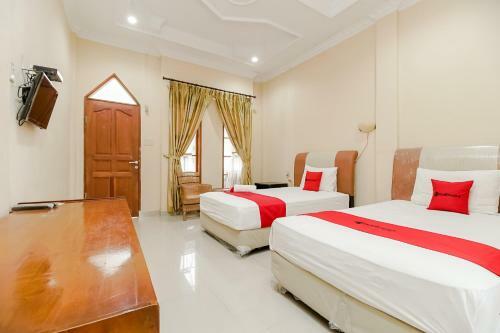 Hostal Reddoorz Plus @ Jalan Tugu Silalahi Tongging