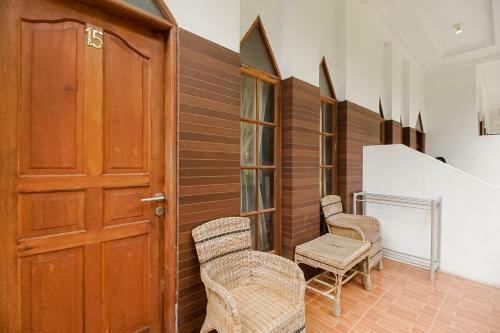 Hostal Reddoorz Plus @ Jalan Tugu Silalahi Tongging