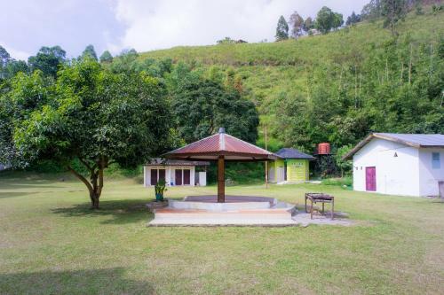 Hotel Oyo 2186 Tongging Beach