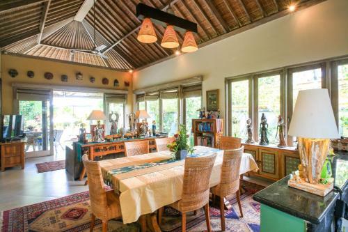 Hostal Hibiscus Upper Suite/ubud/best Breakfast In Bali!