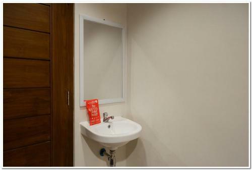 Hotel Reddoorz Near Sleman City Hall 2