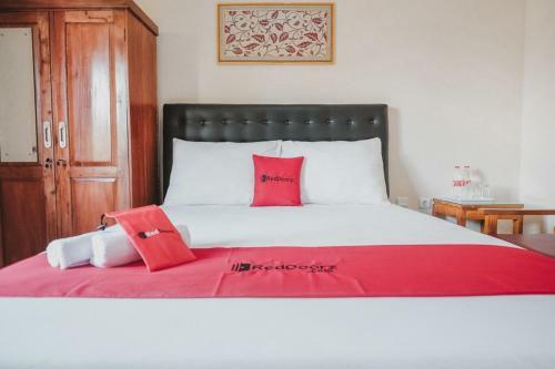 Hostal Reddoorz Near Ambarukmo Yogyakarta