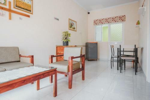 Hostal Reddoorz Near Ambarukmo Yogyakarta