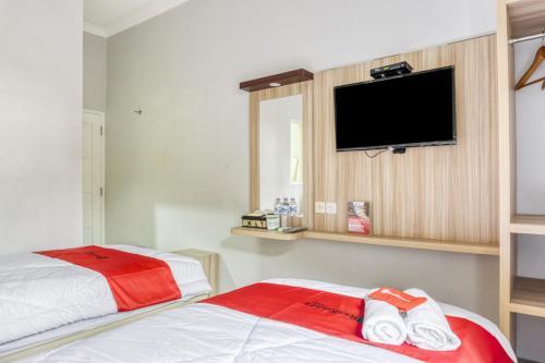Hostal Reddoorz Near Sindu Kusuma Edupark 2