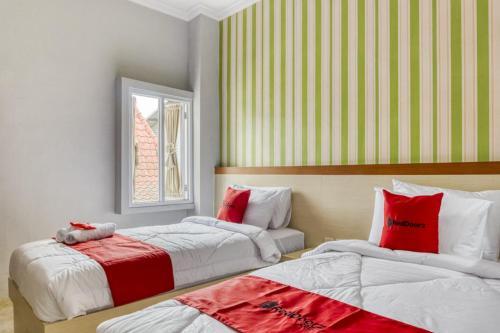 Hostal Reddoorz Near Sindu Kusuma Edupark 2