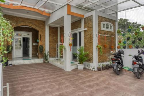 Hostal Reddoorz Near Sindu Kusuma Edupark 2