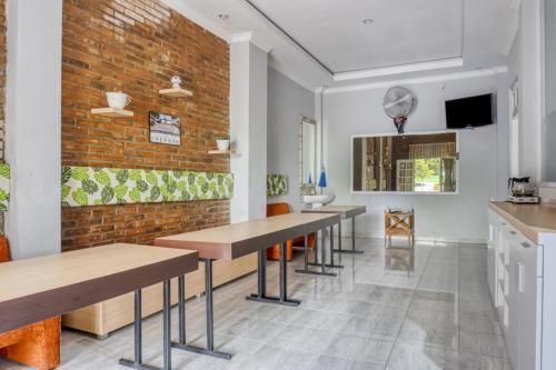 Hostal Reddoorz Near Sindu Kusuma Edupark 2