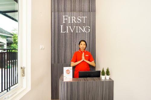Hotel Oyo 2599 First Living