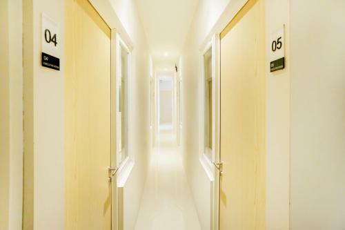 Hotel Oyo 2599 First Living