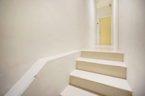 Hotel Oyo 2599 First Living
