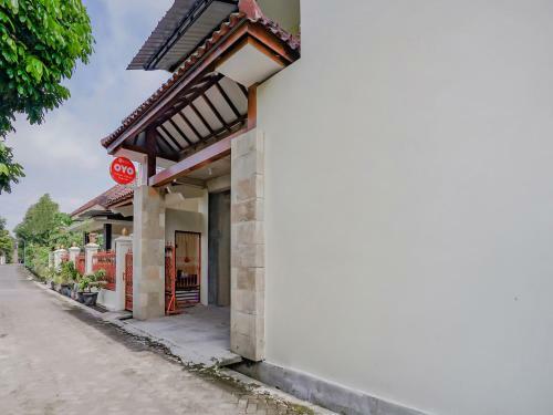 Hotel Oyo 90210 Kenari House Syariah