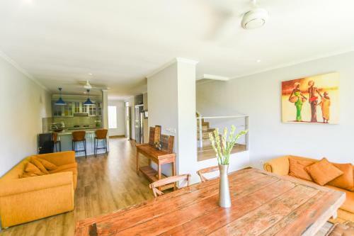 Flamboyan Apartments Sanur