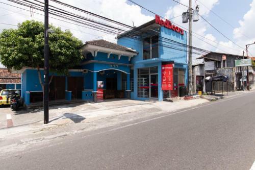 Hostal Reddoorz @ Raya Janti Yogyakarta