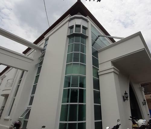 Albergue Madina Inn Hotel