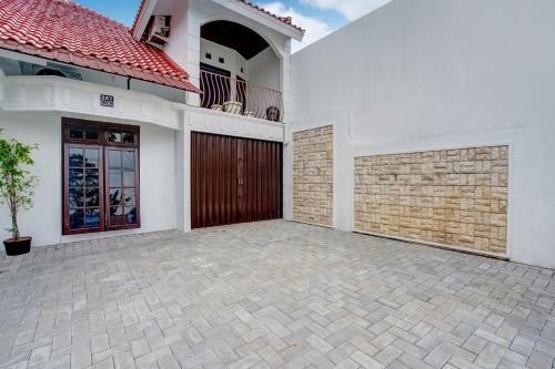 Hotel Oyo 3467 White Residence