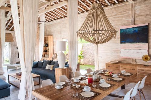 Luxury 5 Bedroom Villa With Private Pool, Bali Villa 2022