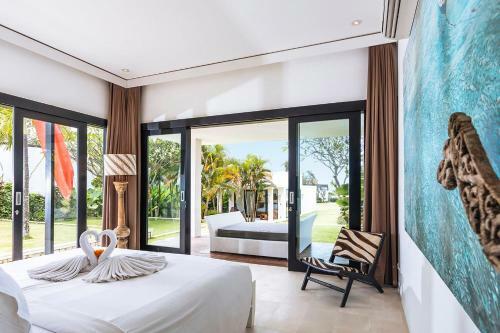 Fabulous Beachfront Villa 5 Br Canggu W Staff