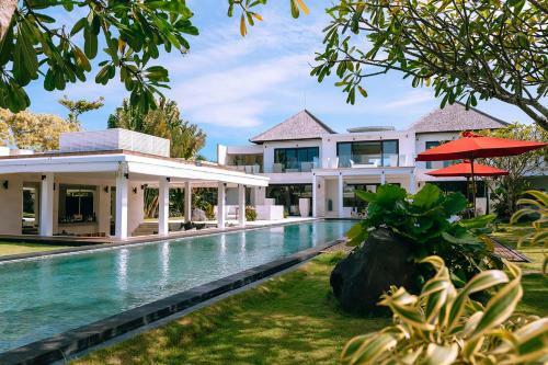 Fabulous Beachfront Villa 5 Br Canggu W Staff