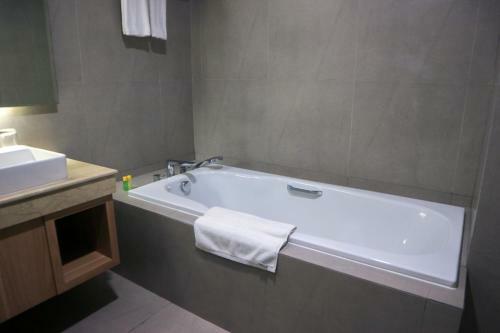 Hotel Golden Tulip Springhill Lampung