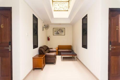 Oyo 1771 Zeke Hotel