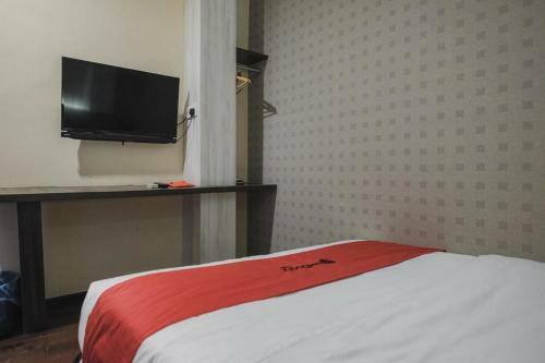 Hostal Reddoorz Plus Near Pantai Coastarina 2