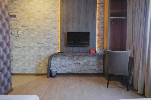Hostal Reddoorz Plus Near Pantai Coastarina 2