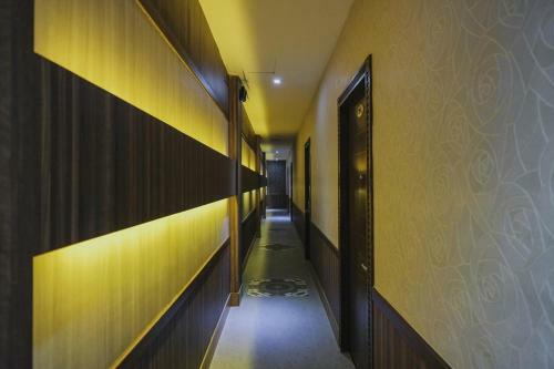 Hostal Reddoorz Plus Near Pantai Coastarina 2
