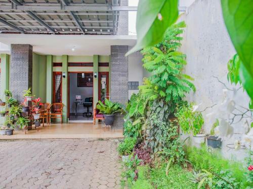 Hotel Oyo 3839 Wisma Bambu Syariah