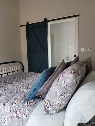 Lovely 2-bed Farm Cottage With Views
