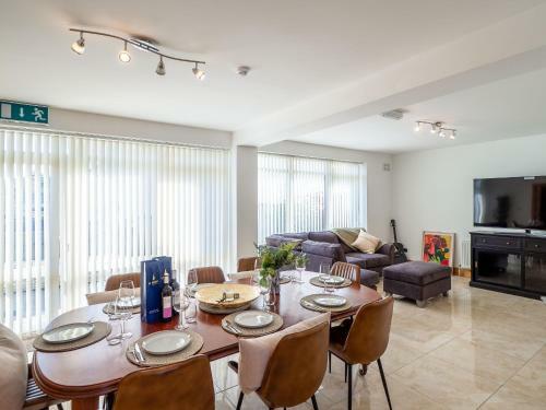 Darcy Six