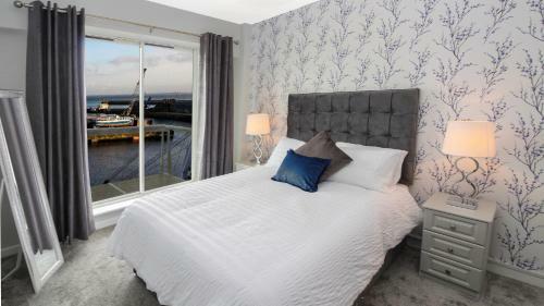 Designer Waterfront 3 Bedroom Exec Apartment