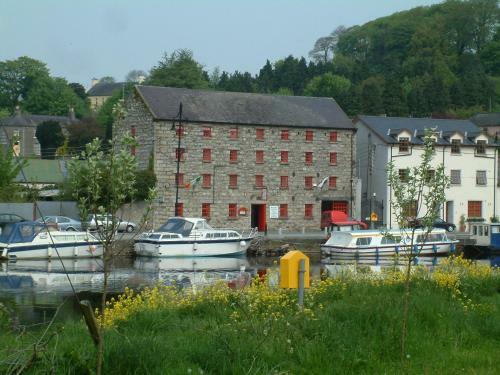Hostal Waterside Guesthouse