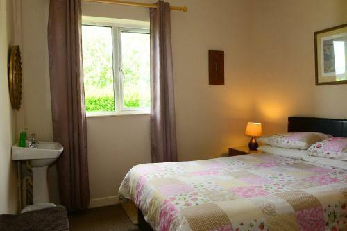 Paddy Staffs Cottage