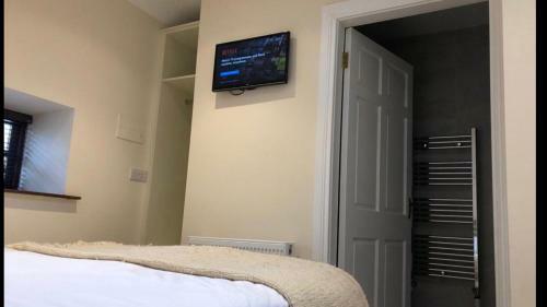 Hostal Lough Derg House & The Lake Cafe